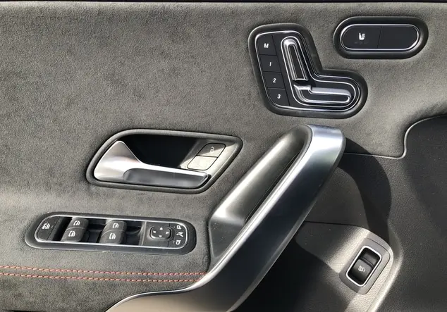 Angebotsdetails Mercedes-Benz CLA Schwarz-lack kosmosschwarz