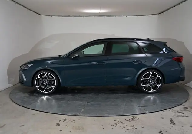Angebotsdetails Cupra Leon Sportstourer Cupra Leon ST VZ 2.0 TSI 245 kW (333 PS) 7-Gang-DSG 4Drive Fiord Blau