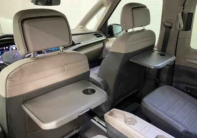 Angebotsdetails Volkswagen T7 Multivan 2.0 TDI 'Edition' lang / Grau (Indiumgrau Metallic/Deep Black Perleffekt)
