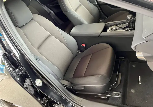 Angebotsdetails Mazda 3 schwarz