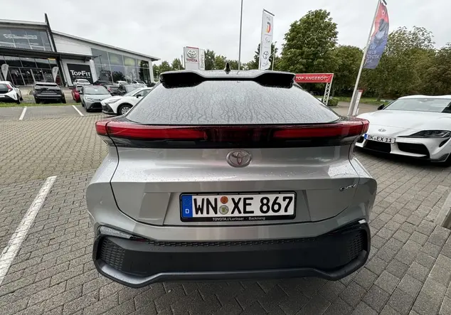 Angebotsdetails Toyota C-HR shimmering silver metallic / Dach schwarz