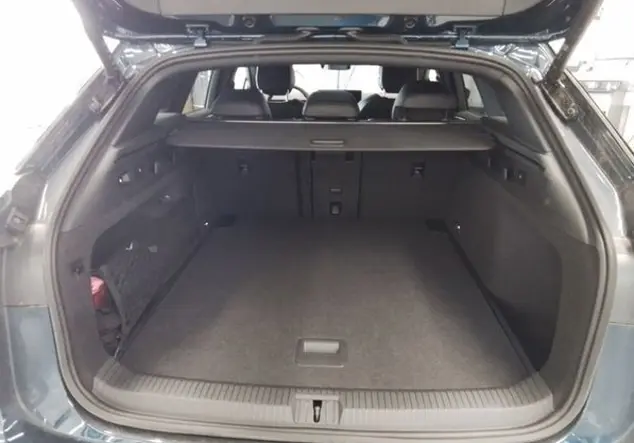 Angebotsdetails Volkswagen ID.7 Tourer Pro 82 kWh KLIMA NAVI ALU Blau (Aquamarinblau Metallic/Schwarz)