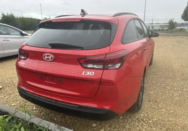 Angebotsdetails Hyundai i30 Kombi Hyundai i30 Wagon Family 1.5 T-GDI MHEV 103 kW (140 PS) 7-Gang-DSG Engine Red