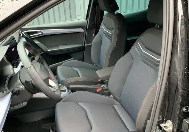 Angebotsdetails Seat Arona FR 1.0 TSI Winterpaket, Voll SONDER ANGEBOT Schwarz
