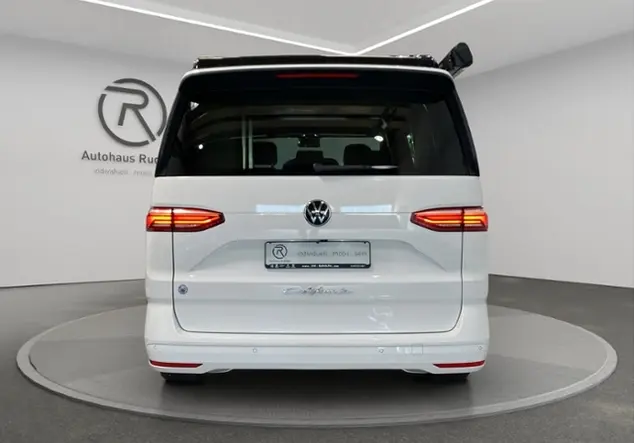 Angebotsdetails Volkswagen T7 California Ocean 2.0 TDI Langer Ãberhang Weià (Candy-Weià Deep Black Perleffekt)