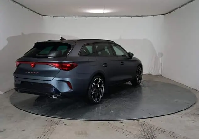 Angebotsdetails Cupra Leon Sportstourer Cupra Leon ST 1.5 eTSI 110 kW (150-PS) 7-Gang-DSG Magnetic Grau Matt