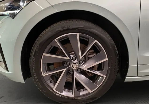 Angebotsdetails Skoda Enyaq iV 80 Sportline / Silber (Artic Silber Metallic)