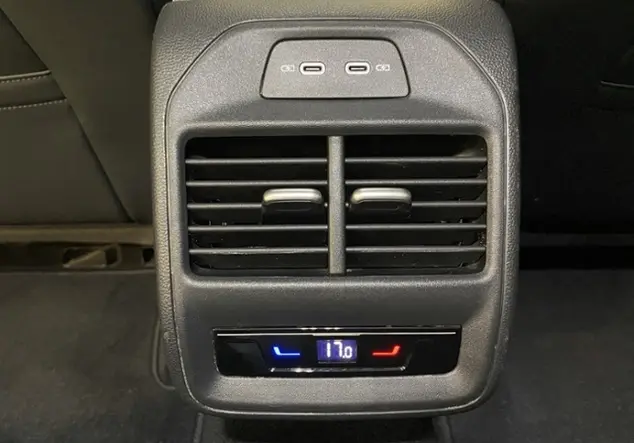 Angebotsdetails Volkswagen Passat Variant B9 1.5 TSI eHybrid Business / Schwarz (Grenadillschwarz Metallic)
