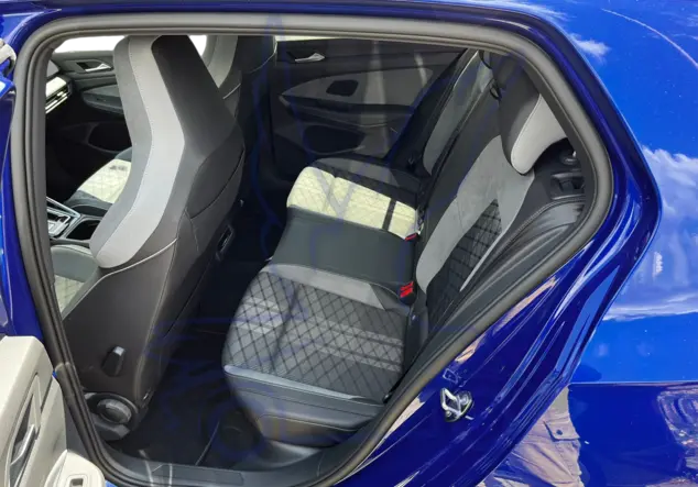 Angebotsdetails Volkswagen Golf Lapizblau