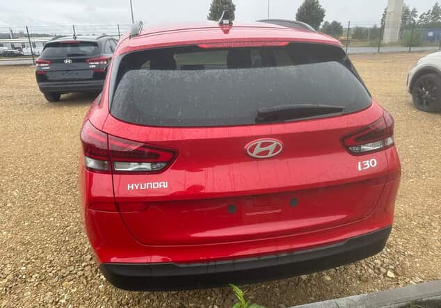 Angebotsdetails Hyundai i30 Kombi Hyundai i30 Wagon Family 1.5 T-GDI MHEV 103 kW (140 PS) 7-Gang-DSG Engine Red