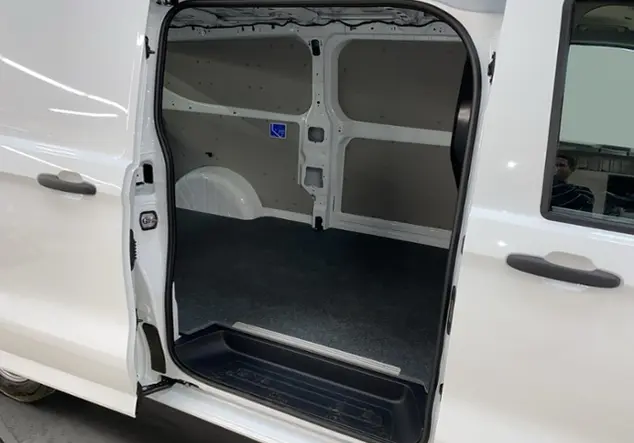 Angebotsdetails Volkswagen T7 Transporter Kasten 2.0 TDI LR Radstand 3500 m Weià (Clear White)