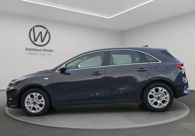 Angebotsdetails Kia Ceed Grau ((H8G) DARK PENTA METAL M)