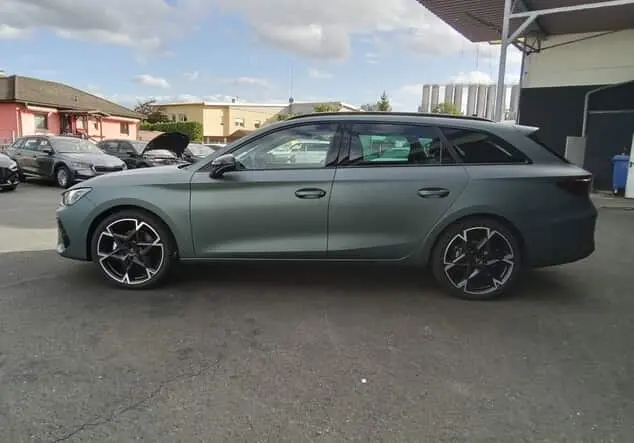 Angebotsdetails Cupra Leon Sportstourer Cupra ST 1.5 eTSI 110 kW (150-PS) 7-Gang-DSG Enceladus Grau Matt/Grau