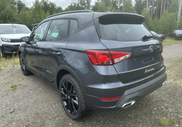 Angebotsdetails Seat Arona Seat Arona FR Black Edition 1.0 TSI 85 kW (116 PS) 7-Gang-DSG Magnetic Grau Metallic / Midnight Schwarz Metallic