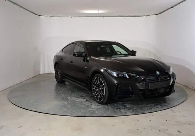 Angebotsdetails BMW 4er Gran Coupé BMW M440i Grand Coupe 275 kW (374 PS) 8-Gang Steptronic xDrive Saphirschwarz metallic