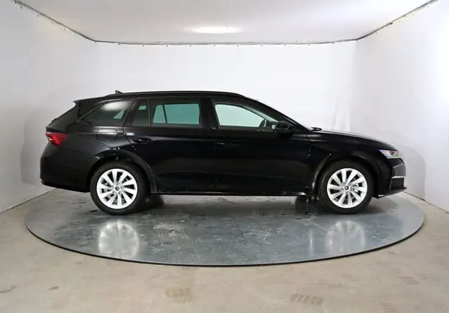 Angebotsdetails Skoda Octavia Skoda Octavia Combi Selection 1.5 TSI mHEV 110 kW (150 PS) 7-Gang-DSG Black-Magic Perleffekt