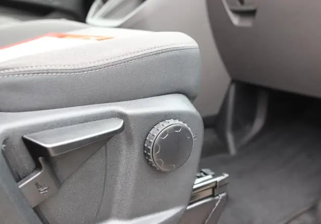 Angebotsdetails Ford Tourneo Chroma-Blau Metallic