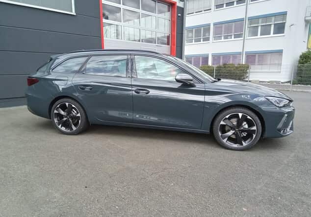 Angebotsdetails Cupra Leon Sportstourer Cupra ST 1.5 eTSI 110 kW (150-PS) 7-Gang-DSG Fiord Blau/Blau