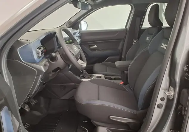 Angebotsdetails Dacia Duster Duster journey mild hybrid 96 kW (130 PS) 6-Gang Dolomit-Grau Metallic