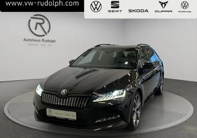 Angebotsdetails Skoda Superb Combi Sportline iV 1.4 eTSI / Schwarz (Schwarz-Magic Perleffekt)