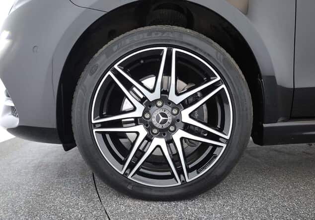 Angebotsdetails Mercedes-Benz V-Klasse 300 d 4MATIC lang 8-Sitze Line Obsidianschwarz Metallic