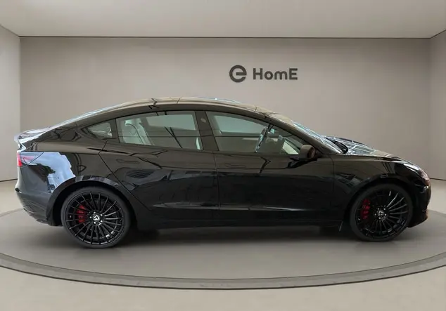 Angebotsdetails Tesla Model 3 schwarz (Solid Black)