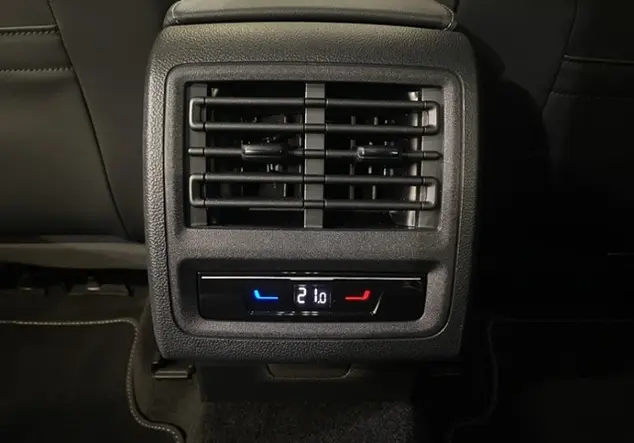 Angebotsdetails Volkswagen Golf VIII 2.0 TDI R-Line 'Black Style' Weià (Pure White/Schwarz)