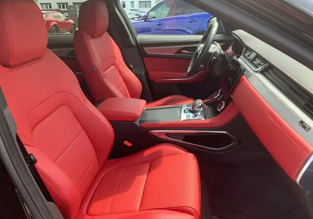 Angebotsdetails Jaguar F-Pace Ultimate Black / Santorini Black