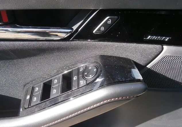 Angebotsdetails Mazda CX-30 2.5L e-SKYACTIV G 140PS 6AT HOMURA POLYMETAL GRAY