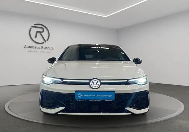Angebotsdetails Volkswagen Golf VIII 2.0 TDI R-Line 'Black Style' Weià (Pure White/Schwarz)