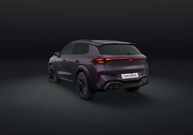 Angebotsdetails Cupra Terramar Cupra Terramar e-HYBRID 1.5 e-HYBRID 150 kW (204 PS) 6-Gang-DSG 150.00 kW (204 PS) Dark Void