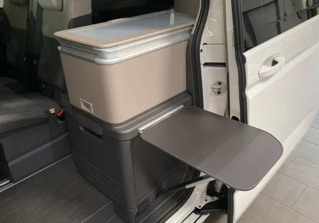 Angebotsdetails Volkswagen T7 California Ocean 2.0 TDI Langer Ãberhang Weià (Candy-Weià Deep Black Perleffekt)