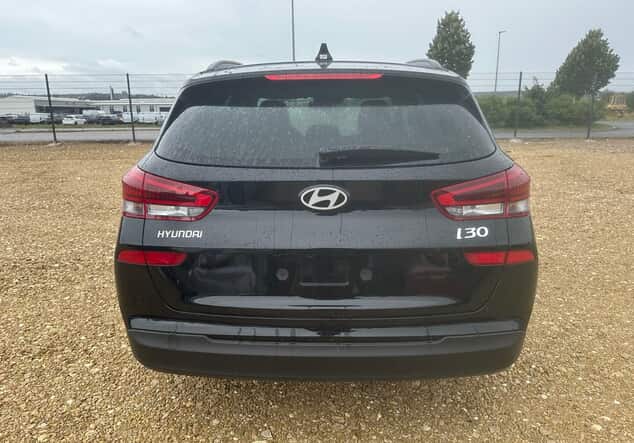 Angebotsdetails Hyundai i30 Kombi Hyundai i30 Wagon Family 1.5 T-GDI MHEV 103 kW (140 PS) 7-Gang-DSG Abyss Black Pearl