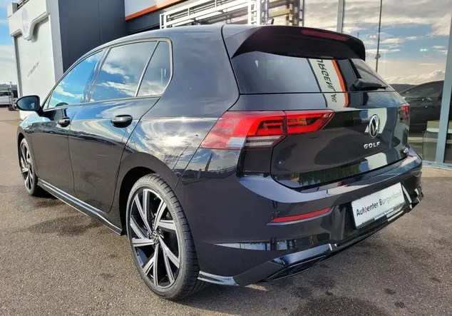 Angebotsdetails Volkswagen Golf Schwarz (Deep Black Perleffekt)