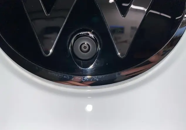 Angebotsdetails Volkswagen Amarok 3.0 TDI 4Motion Aventura DC +NAVI+AHK+SOU Weià (Clear White)