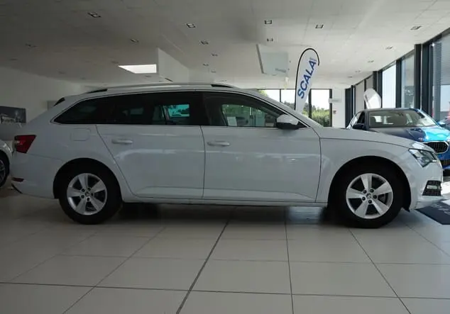Angebotsdetails Skoda Superb Moon-Weiss Metallic
