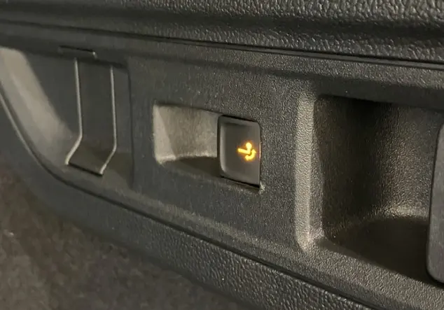 Angebotsdetails Volkswagen Passat Variant B9 1.5 eHybrid R-Line 'Black Schwarz (Grenadillschwarz Metallic)