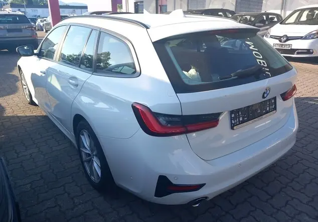 Angebotsdetails BMW 320d 190 xDrive Aut Advan BusinessP Standh ParkP Weiß