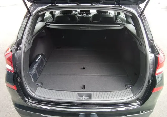 Angebotsdetails Hyundai i30 Kombi Hyundai i30 Wagon Family 1.5 T-GDI MHEV 103 kW (140 PS) 7-Gang-DSG Abyss Black Pearl