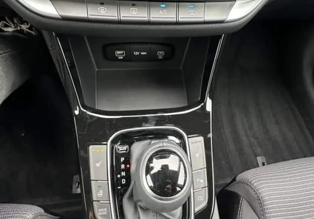 Angebotsdetails Hyundai i30 Kombi Hyundai i30 Wagon Family 1.5 T-GDI MHEV 103 kW (140 PS) 7-Gang-DSG Engine Red