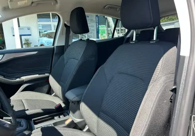 Angebotsdetails Ford Focus Titanium Grau