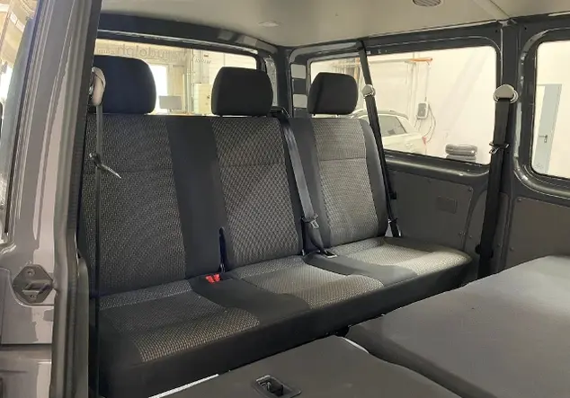 Angebotsdetails Volkswagen T6.1 Kombi 2.0 TDI LR / 9-Sitzer DAB+ Grau (Pure Grey)