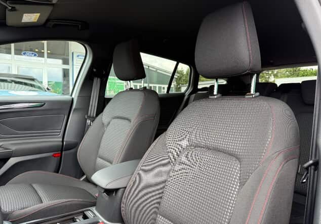 Angebotsdetails Ford Focus ST-Line Weiß