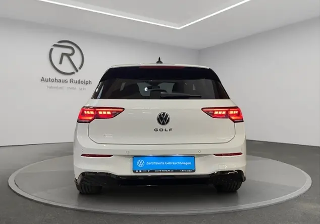 Angebotsdetails Volkswagen Golf VIII 2.0 TDI R-Line 'Black Style' Weià (Pure White/Schwarz)
