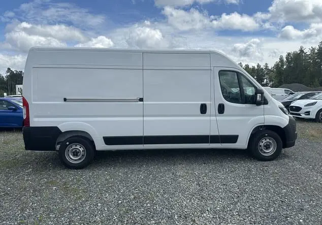 Angebotsdetails Opel Movano Basis Cargo Kastenwagen verblecht L3H2 3.5t Opel 2.2 BlueHDi 140 103 kW (140 PS) 6-Gang Cassablanca WeiÃ/WeiÃ