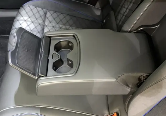 Angebotsdetails Volkswagen Passat Variant B9 1.5 eHybrid R-Line 'Black Schwarz (Grenadillschwarz Metallic)