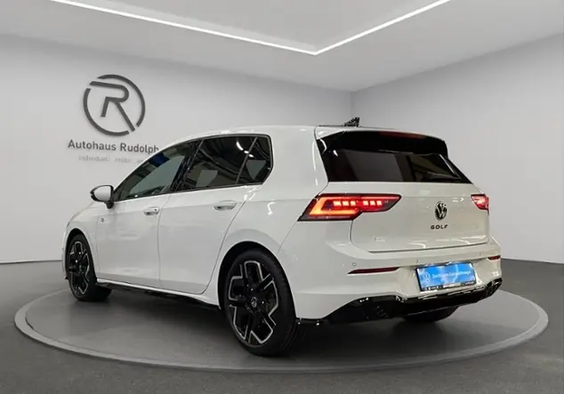 Angebotsdetails Volkswagen Golf VIII 2.0 TDI R-Line 'Black Style' Weià (Pure White/Schwarz)