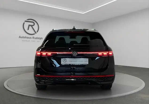 Angebotsdetails Volkswagen Passat Variant B9 1.5 eHybrid R-Line 'Black Schwarz (Grenadillschwarz Metallic)