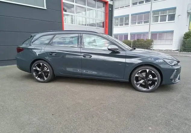Angebotsdetails Cupra Leon Sportstourer Cupra Leon ST 1.5 eTSI 110 kW (150-PS) 7-Gang-DSG Fiord Blau