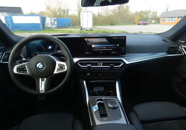 Angebotsdetails BMW i4 eDrive35 M Sport Black